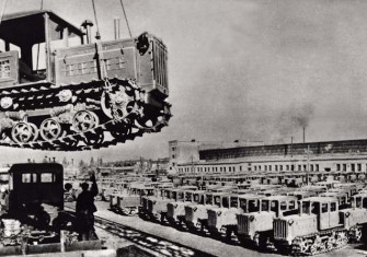 he  Felix Dzerzhinsky tractor factory dispatches DT-54 tractors, 1930s.